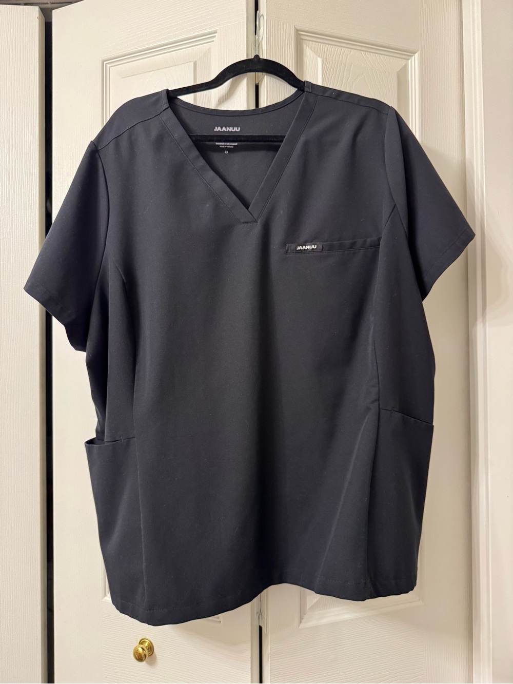3-Pocket Scrub Top